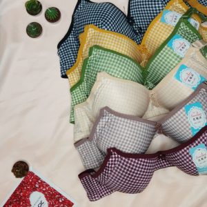 سوتین اسفنجی چهارخونه